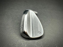 Load image into Gallery viewer, 52°